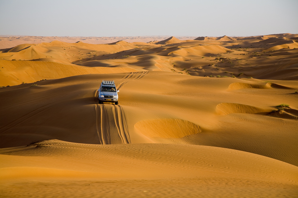 Day 4: Explore Al Hamra - Birkat Al Mauz - the Wahiba Sands in Oman Tour